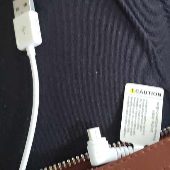 wristlet with Charging Features-NWOT - Picture 5 of 10